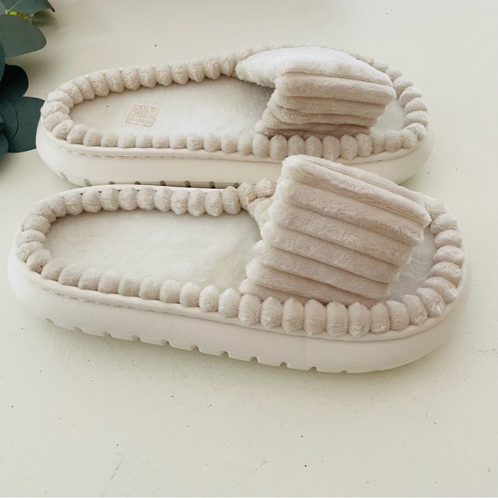 Plush Ribbed Slippers - Picture 5 of 8